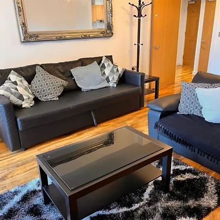 Luxurious River View Apartment *