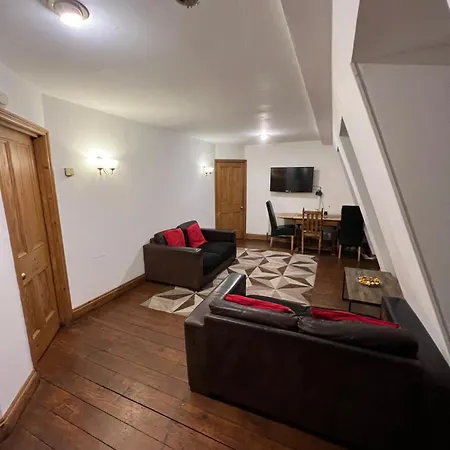 Craven Court Apartment *