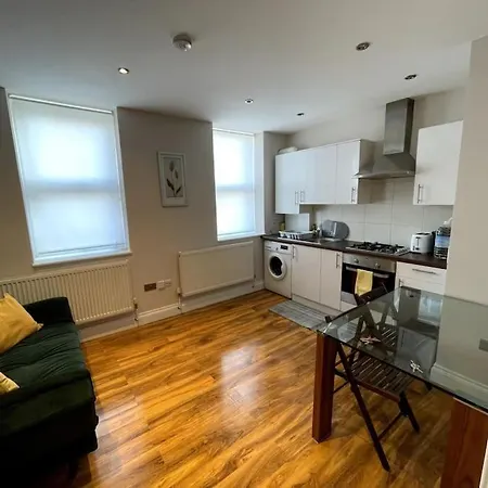 Stunning Luxury One Bedroom Serviced - London