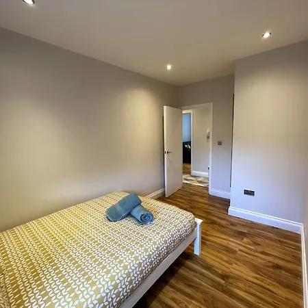 Apartment Stunning Luxury One Bedroom Serviced -