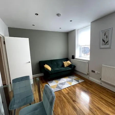 Stunning Luxury One Bedroom Serviced - *