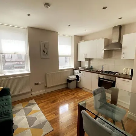 Stunning Luxury One Bedroom Serviced - *