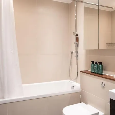 Stunning Views Modern Decor Flat In Kensington Appartamento
