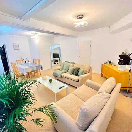 Captivating 2-bed In Clapham London