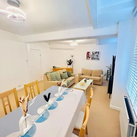 Captivating 2-bed In Clapham