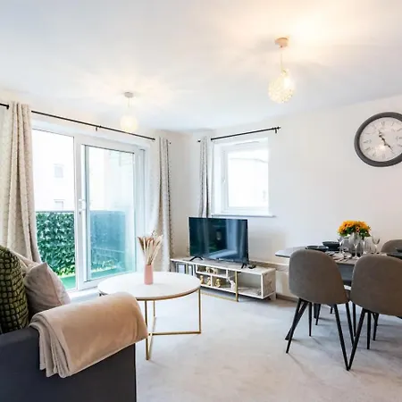 Live The Wembley Buzz! Stylish Flat Near Station & Amenities * London