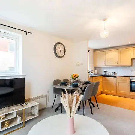 Live The Wembley Buzz! Stylish Flat Near Station & Amenities Apartment