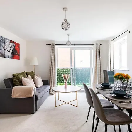 Live The Wembley Buzz! Stylish Flat Near Station & Amenities *