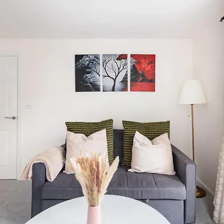 Live The Wembley Buzz! Stylish Flat Near Station & Amenities London