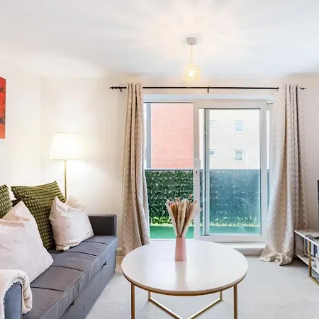 Live The Wembley Buzz! Stylish Flat Near Station & Amenities Apartment *