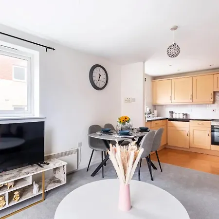 Live The Wembley Buzz! Stylish Flat Near Station & Amenities London
