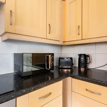 Live The Wembley Buzz! Stylish Flat Near Station & Amenities *
