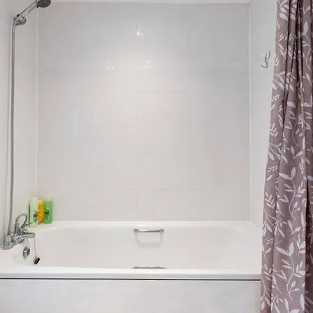 Live The Wembley Buzz! Stylish Flat Near Station & Amenities Apartment