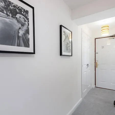 Live The Wembley Buzz! Stylish Flat Near Station & Amenities *