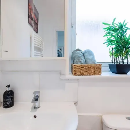 Apartment Live The Wembley Buzz! Stylish Flat Near Station & Amenities London