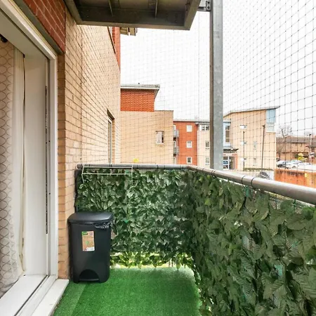 Live The Wembley Buzz! Stylish Flat Near Station & Amenities * London