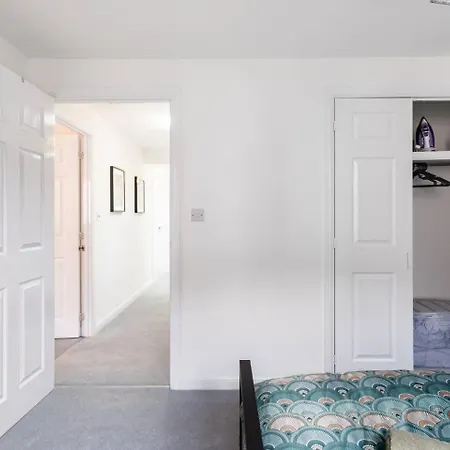 Live The Wembley Buzz! Stylish Flat Near Station & Amenities London