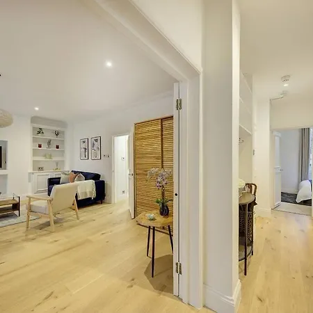 Stunning Hyde Park Apartment
