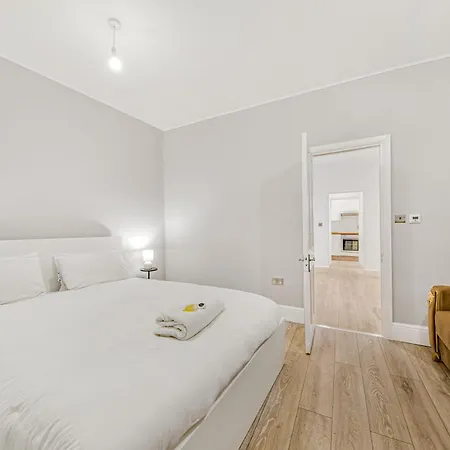 The Knightsbridge Deluxe Apart *