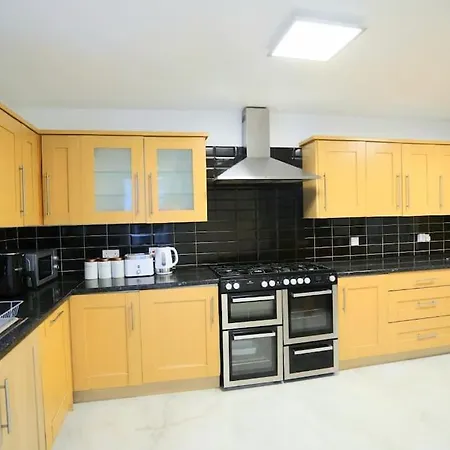 Impeccable 3 Bedroom House Plumstead (Greater London)