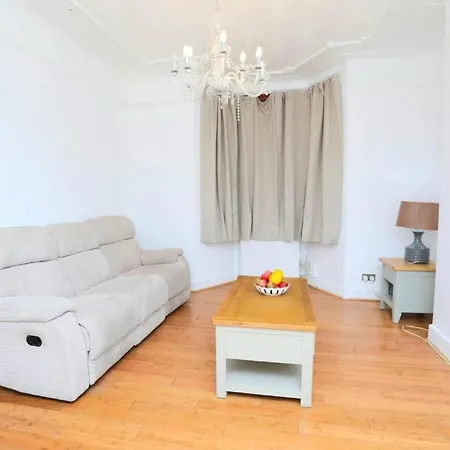 Apartment Impeccable 3 Bedroom House Plumstead (Greater London)