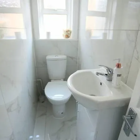 Apartment Impeccable 3 Bedroom House *