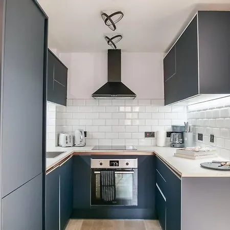 Apartment Stylish Retreat For Your Short Getaway London