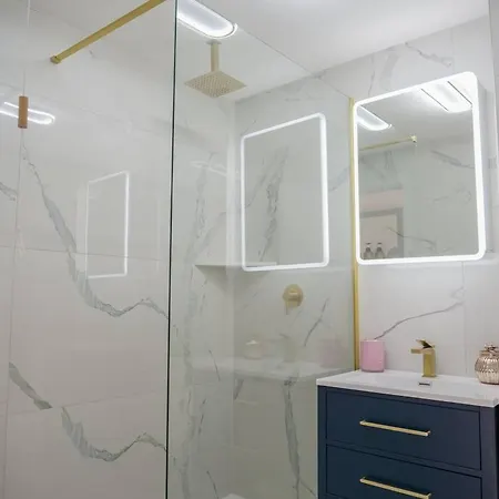 Apartment Stylish Retreat For Your Short Getaway *