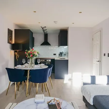 Stylish Retreat For Your Short Getaway Apartment London
