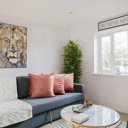 Stylish Retreat For Your Short Getaway * London