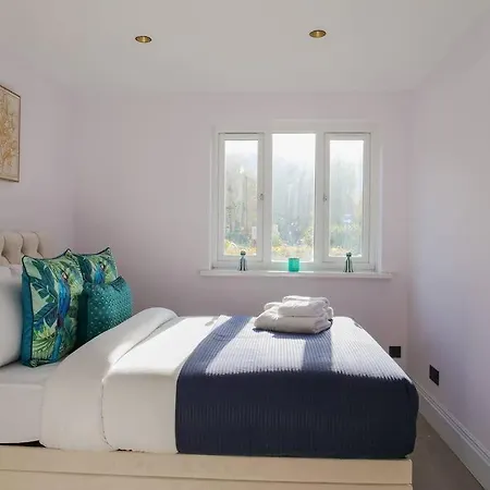 Stylish Retreat For Your Short Getaway Apartment
