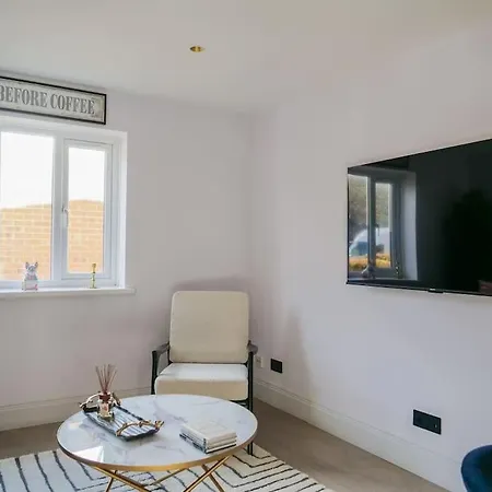 Apartment Stylish Retreat For Your Short Getaway London