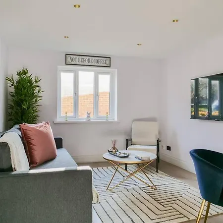 Stylish Retreat For Your Short Getaway Apartment