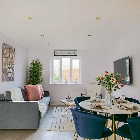 Stylish Retreat For Your Short Getaway * London