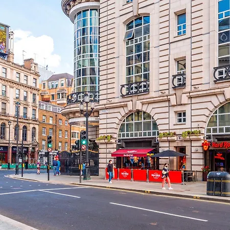 Welcome Piccadilly Circus *