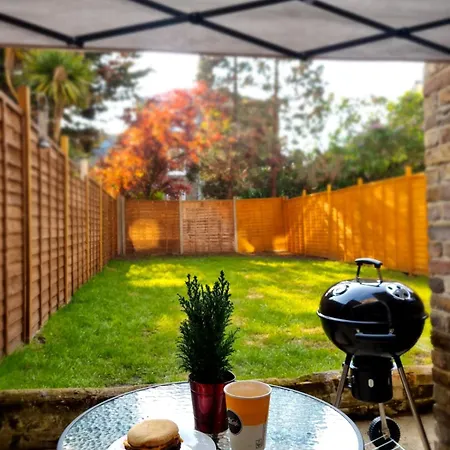 Guest house Beautiful Double In Acton, West London