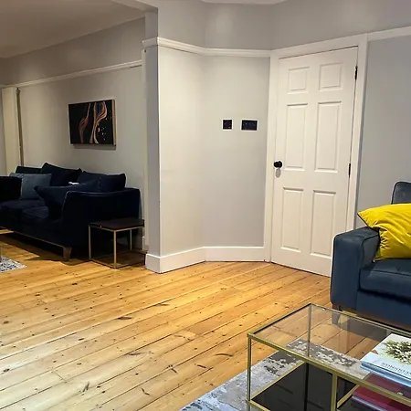 Holiday home Extra Large, Modern Family In London Close To Station And Central London