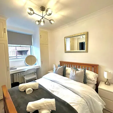In - 24 7 Security Apartment *