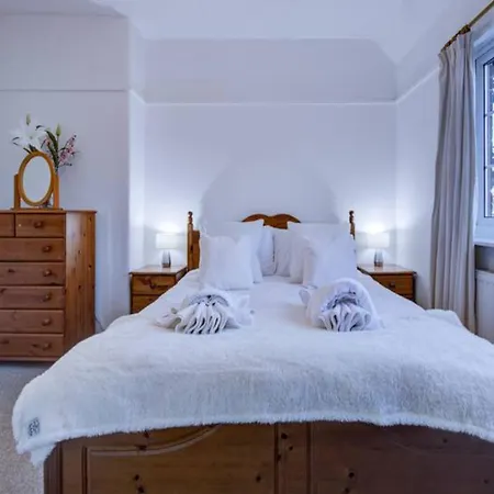 Holiday home Pass The Keys Charming 2 Bedroom House Good Transport And Parking London