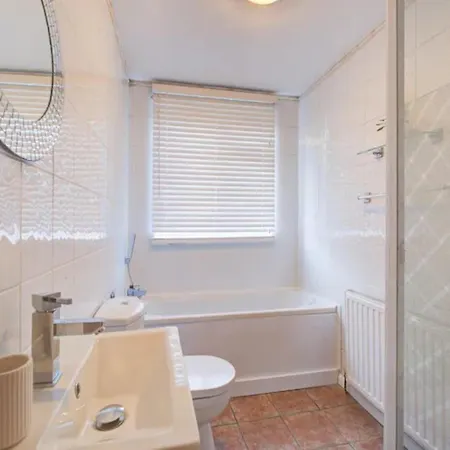 Holiday home Pass The Keys Charming 2 Bedroom House Good Transport And Parking