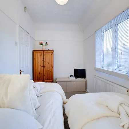Holiday home Pass The Keys Charming 2 Bedroom House Good Transport And Parking