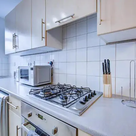 Pass The Keys Charming 2 Bedroom House Good Transport And Parking Holiday home *