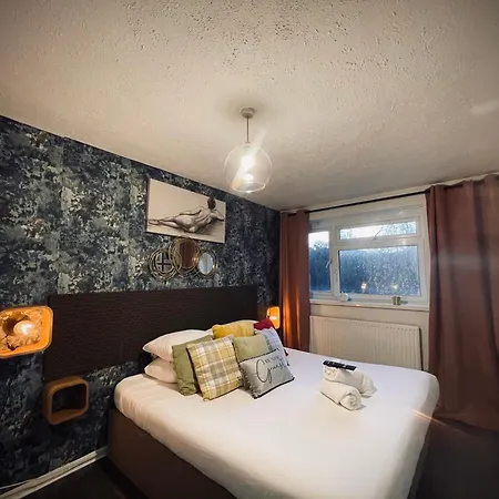 R1 Superking Sized Bed & 65
