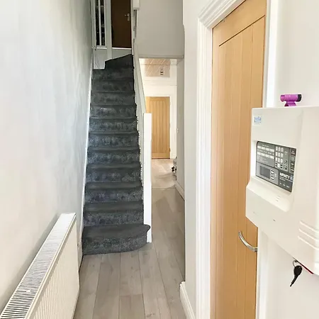 Luxury En-suite Double Bedroom Stratford E15 Guest house London
