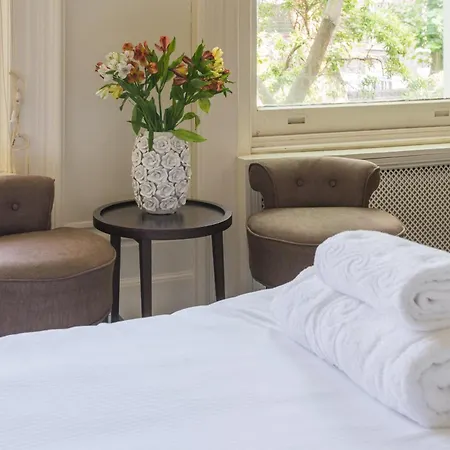 Lovely Chelsea Near The Thames By Underthedoormat Apartment London