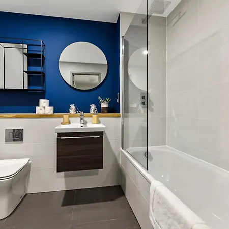 Earthy Elegance: Nature Inspired Flat In Prime Location * London