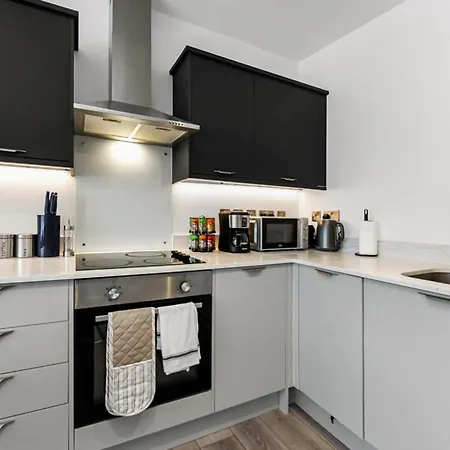 Apartment Earthy Elegance: Nature Inspired Flat In Prime Location