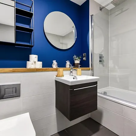 Apartment Earthy Elegance: Nature Inspired Flat In Prime Location London