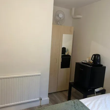 Lovely Double In Euston & Square In Homestay London