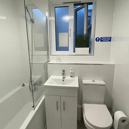 Lovely Double In Euston & Square In Homestay London
